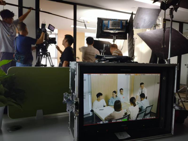 南沙区TVC拍摄公司：科技产品视觉化大师，诠释未来感与功能美学